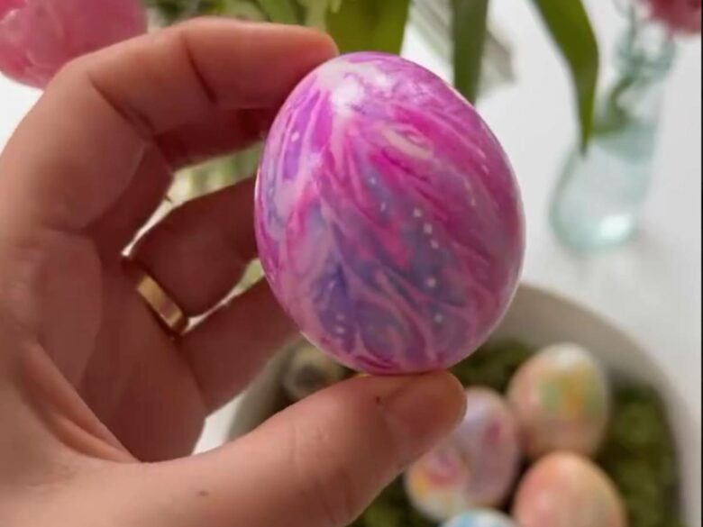 Красим яйца в космический цвет